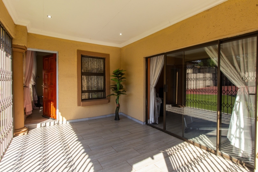 5 Bedroom Property for Sale in The Reeds Gauteng