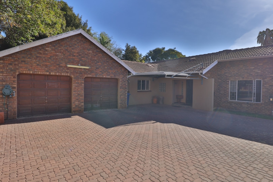 3 Bedroom Property for Sale in Rooihuiskraal Gauteng