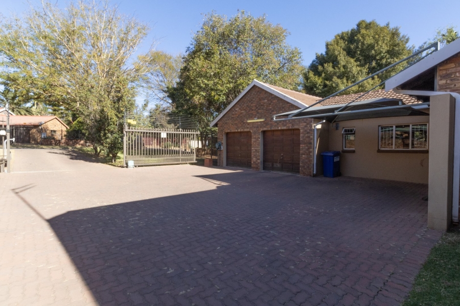 3 Bedroom Property for Sale in Rooihuiskraal Gauteng