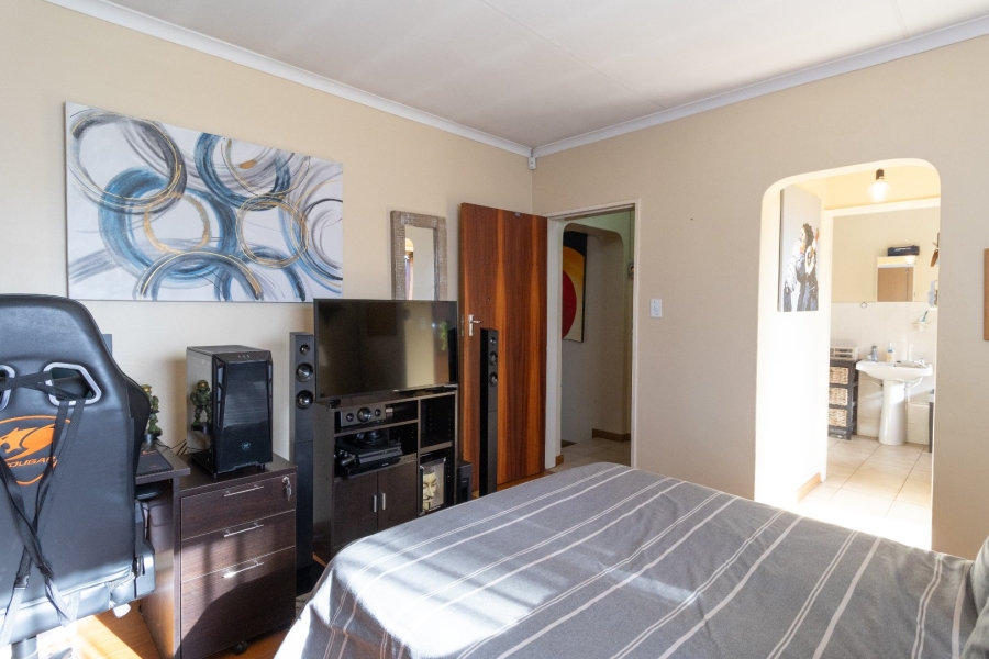 3 Bedroom Property for Sale in Rooihuiskraal Gauteng