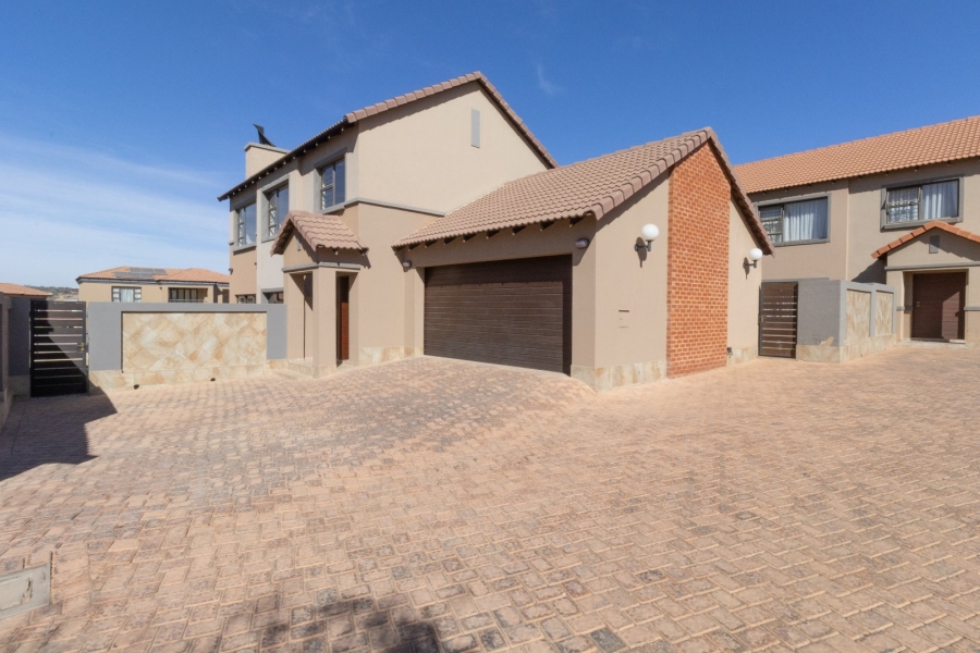 3 Bedroom Property for Sale in Thatchfield Estate Gauteng