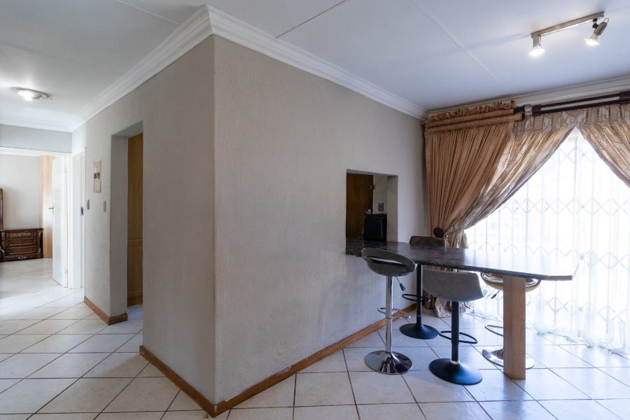 4 Bedroom Property for Sale in The Reeds Gauteng