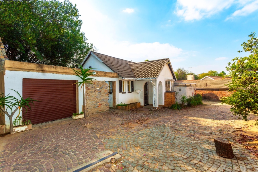 6 Bedroom Property for Sale in Bloubosrand Gauteng