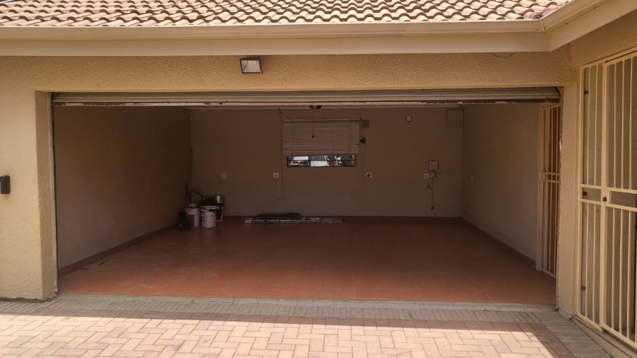 To Let 4 Bedroom Property for Rent in Witkoppen Gauteng