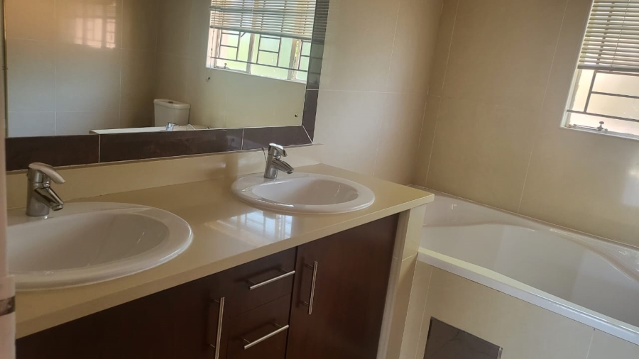 To Let 4 Bedroom Property for Rent in Witkoppen Gauteng