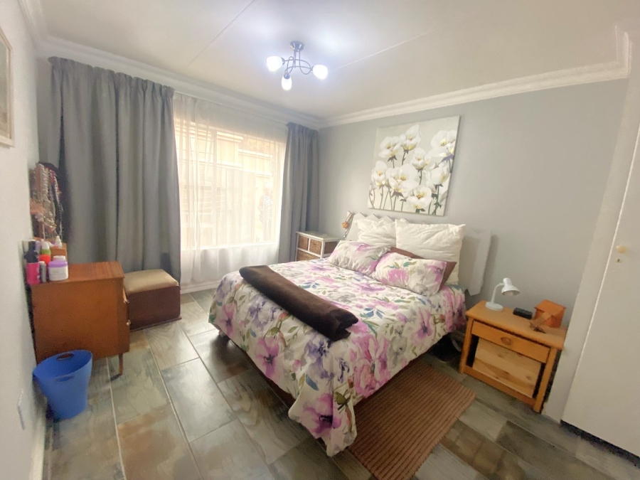 2 Bedroom Property for Sale in Roodekrans Gauteng