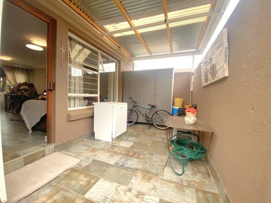 2 Bedroom Property for Sale in Roodekrans Gauteng