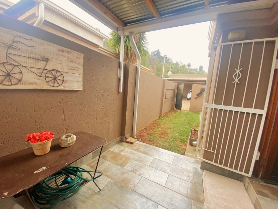 2 Bedroom Property for Sale in Roodekrans Gauteng