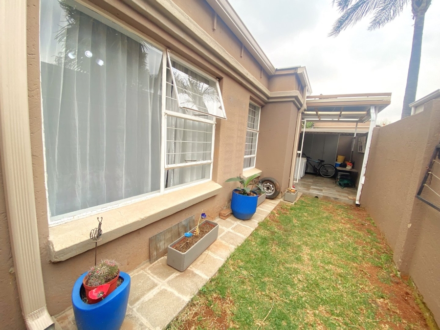 2 Bedroom Property for Sale in Roodekrans Gauteng