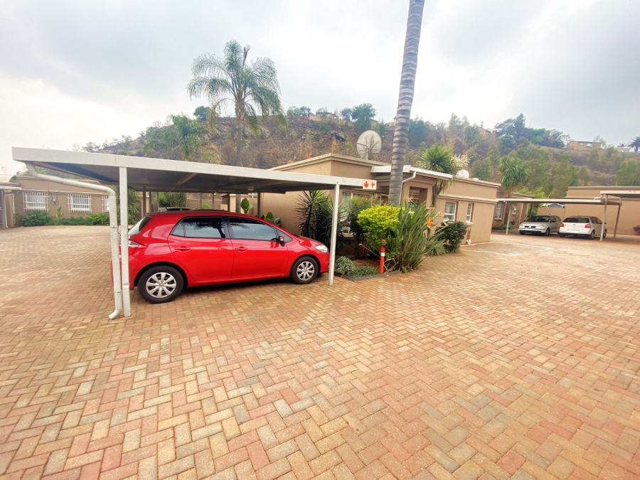 2 Bedroom Property for Sale in Roodekrans Gauteng