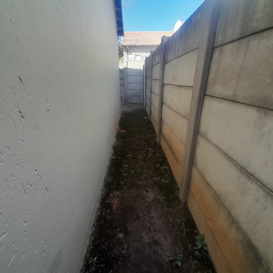 To Let 2 Bedroom Property for Rent in Radiokop Gauteng