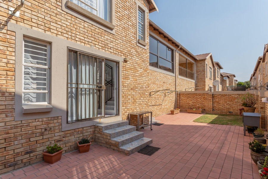 3 Bedroom Property for Sale in Wilgeheuwel Gauteng