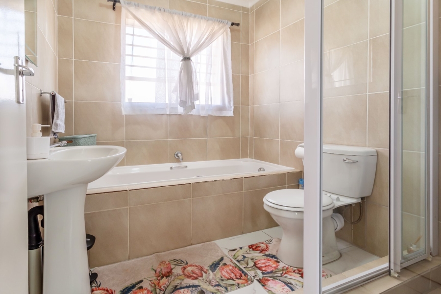 3 Bedroom Property for Sale in Wilgeheuwel Gauteng