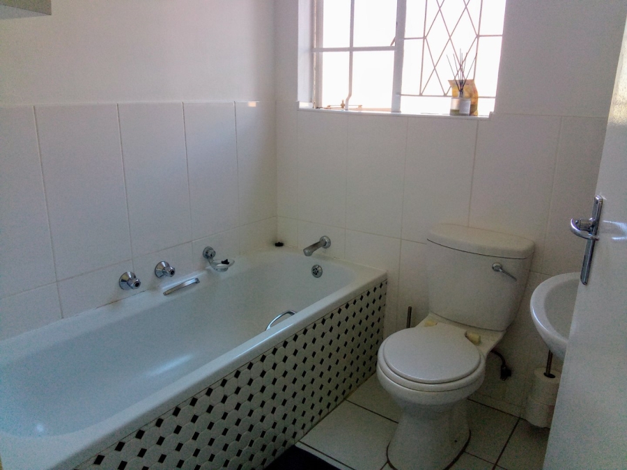 To Let  Bedroom Property for Rent in Wilgeheuwel Gauteng