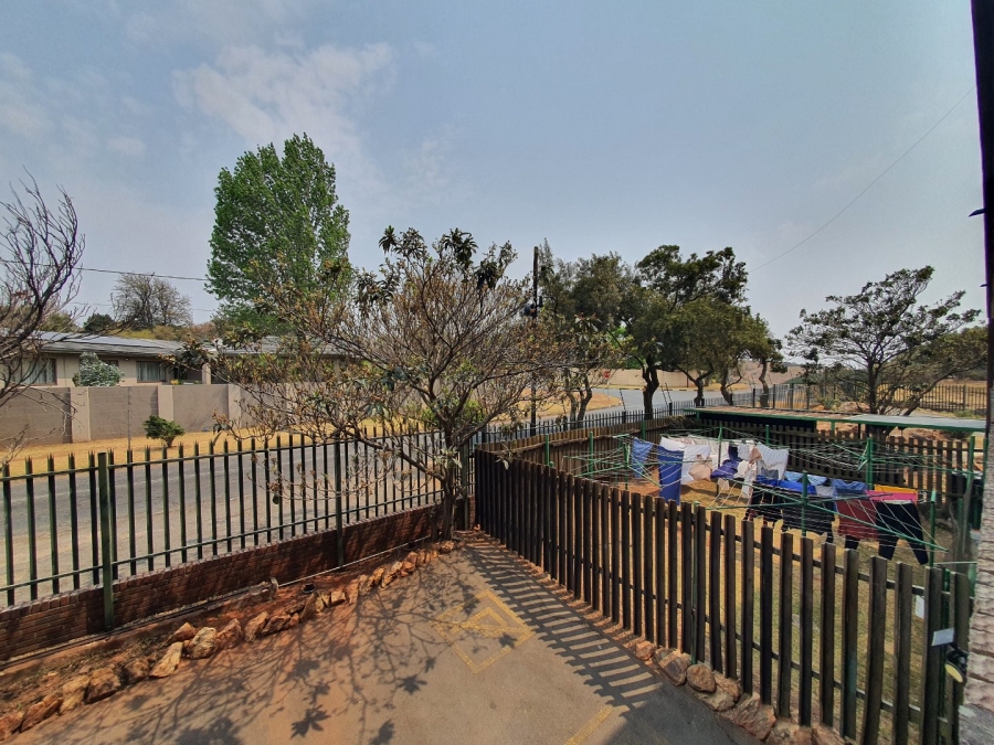 To Let 1 Bedroom Property for Rent in Honeyhills Gauteng