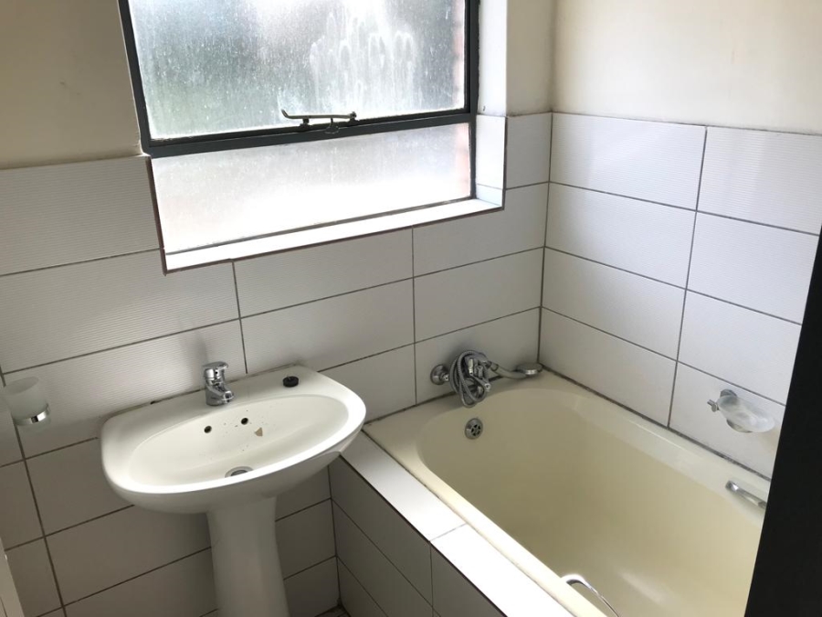 To Let 2 Bedroom Property for Rent in Cresta Gauteng