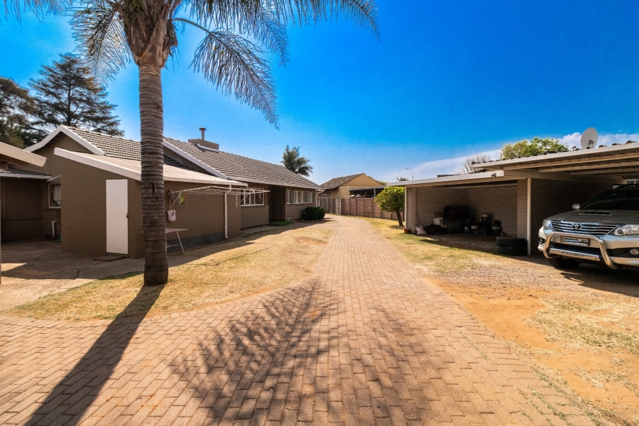 3 Bedroom Property for Sale in Bonaero Park Gauteng