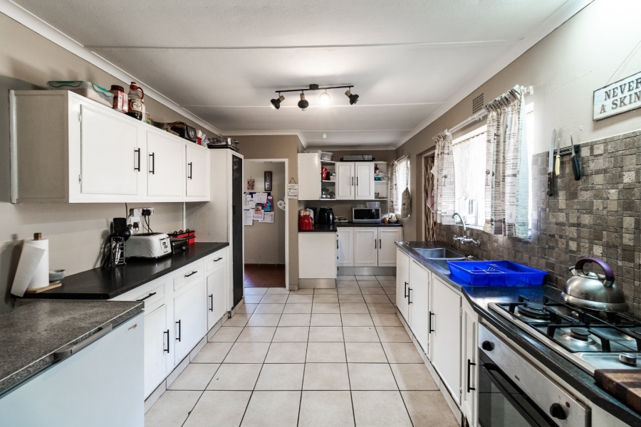 3 Bedroom Property for Sale in Bonaero Park Gauteng