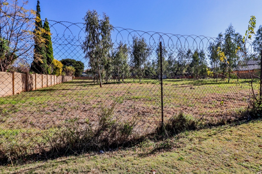 4 Bedroom Property for Sale in Die Hoewes Gauteng