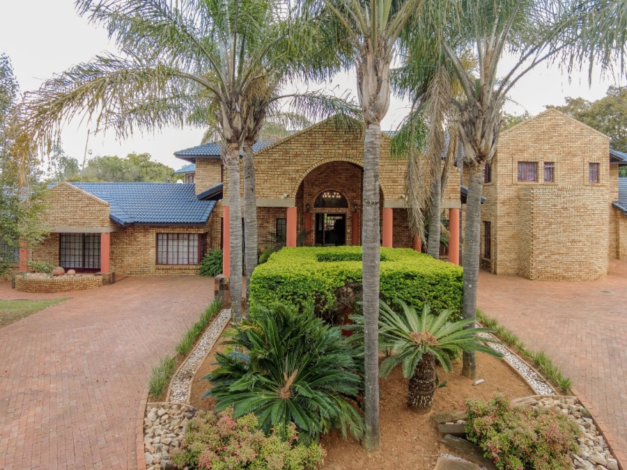 4 Bedroom Property for Sale in Die Hoewes Gauteng