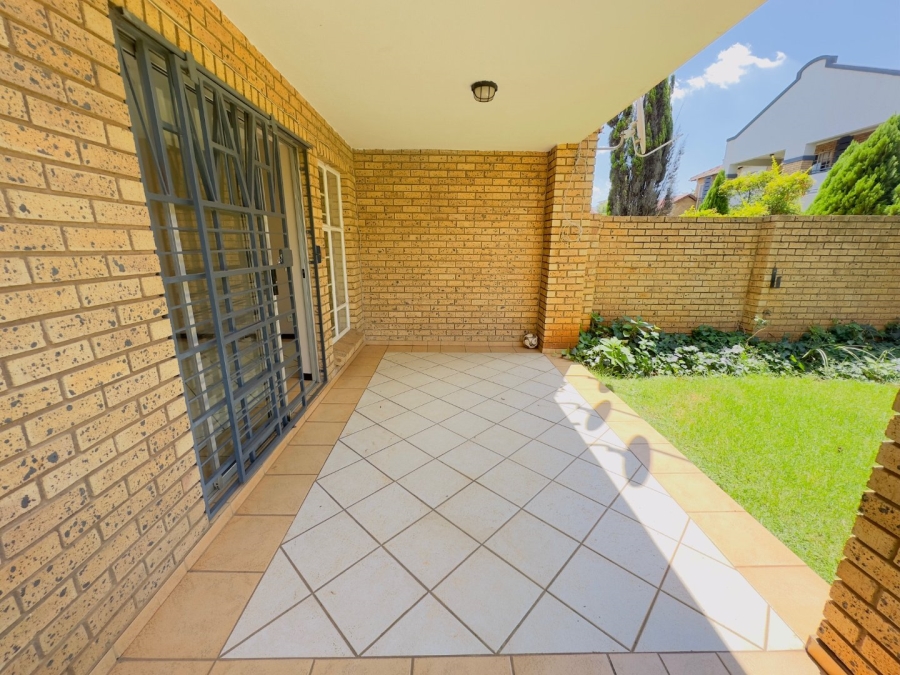 3 Bedroom Property for Sale in Die Hoewes Gauteng