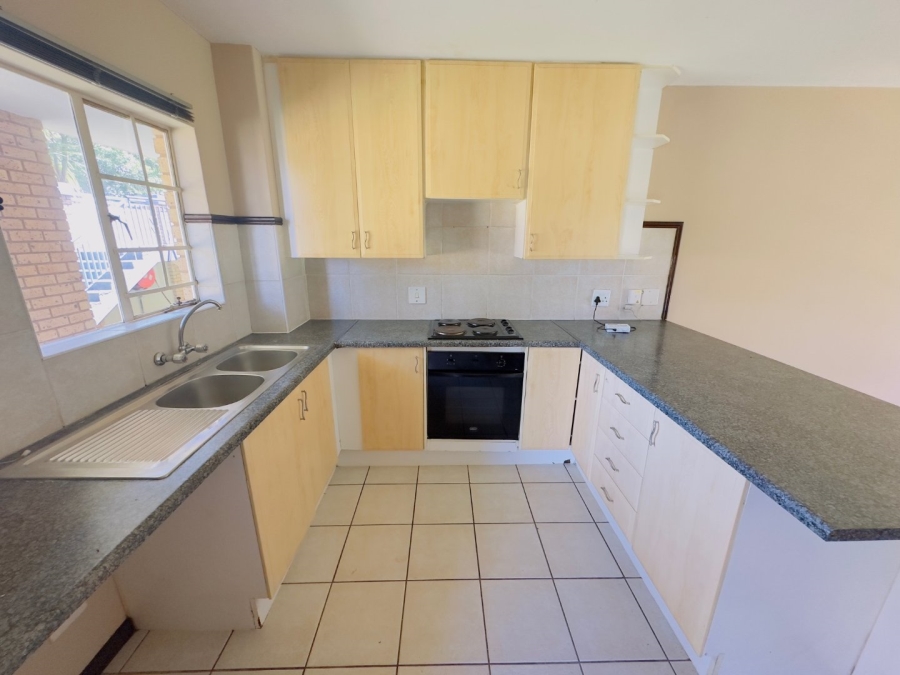 3 Bedroom Property for Sale in Die Hoewes Gauteng