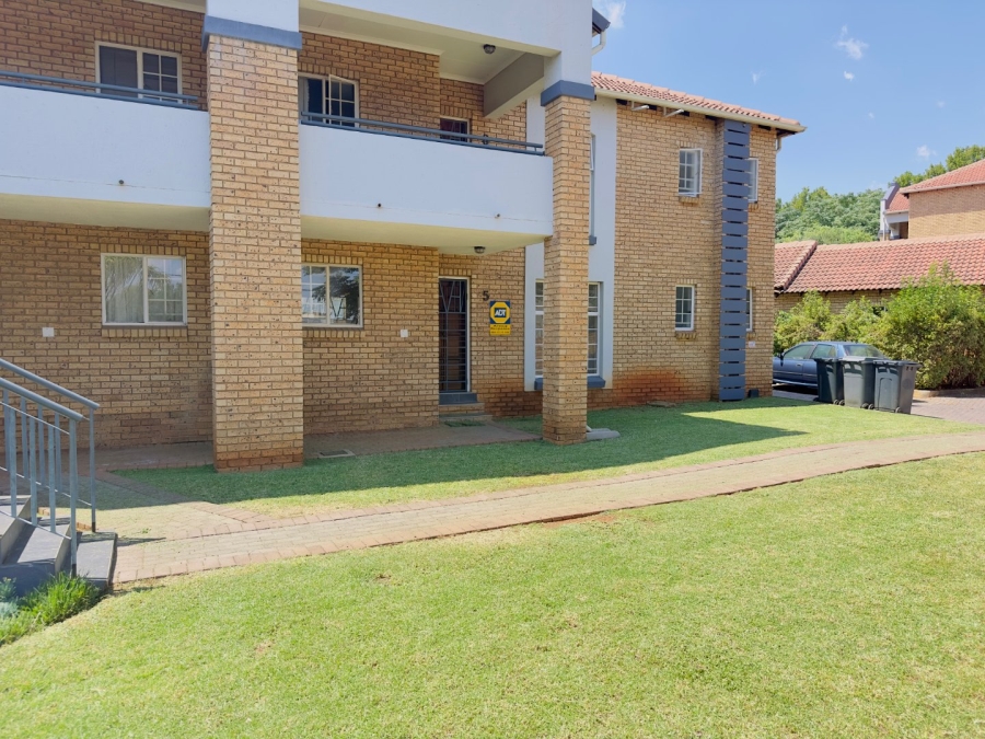 3 Bedroom Property for Sale in Die Hoewes Gauteng