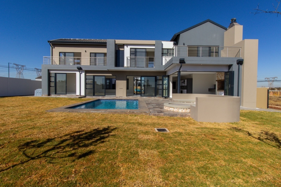 5 Bedroom Property for Sale in Midstream Heights Gauteng