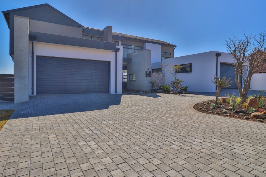 5 Bedroom Property for Sale in Midstream Heights Gauteng