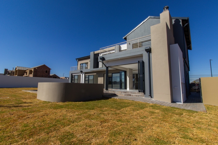 5 Bedroom Property for Sale in Midstream Heights Gauteng