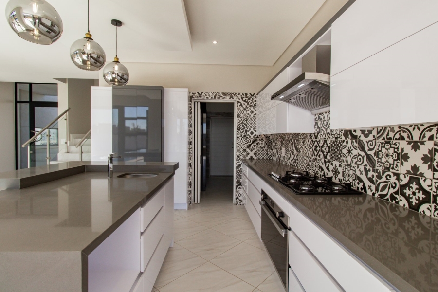 5 Bedroom Property for Sale in Midstream Heights Gauteng