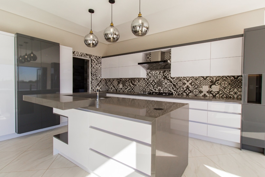 5 Bedroom Property for Sale in Midstream Heights Gauteng