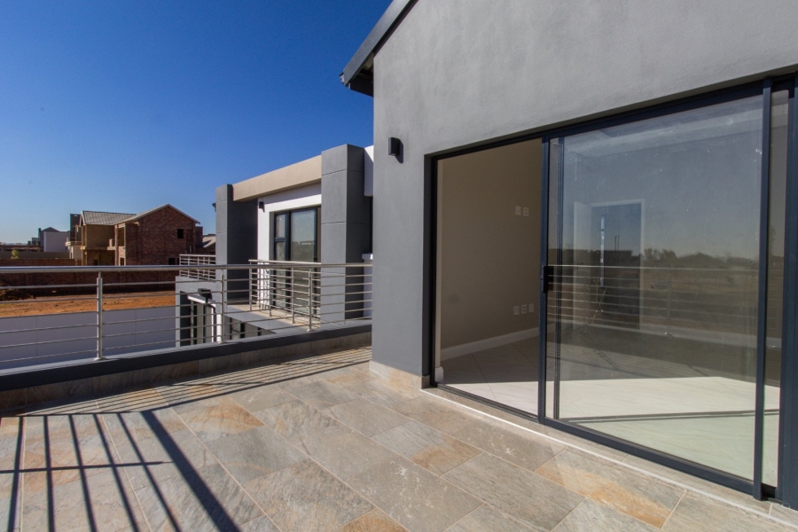 5 Bedroom Property for Sale in Midstream Heights Gauteng