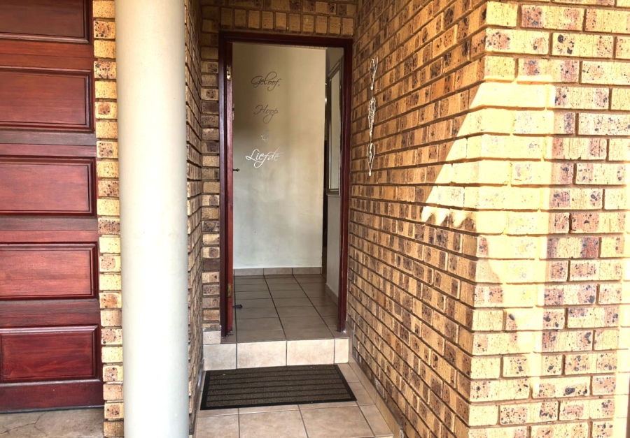 3 Bedroom Property for Sale in Eldoglen Gauteng