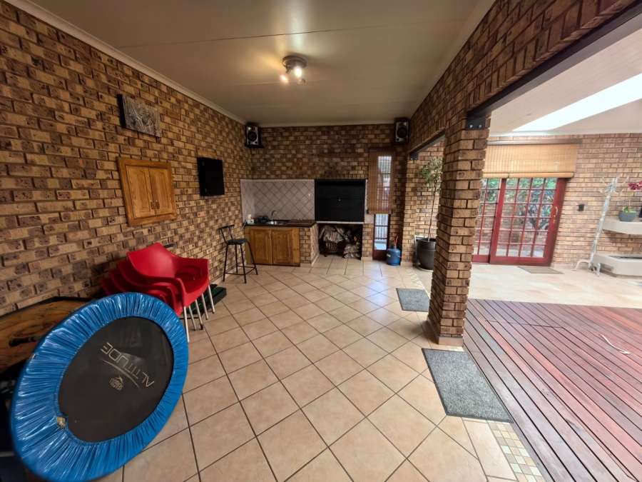 3 Bedroom Property for Sale in Eldoglen Gauteng