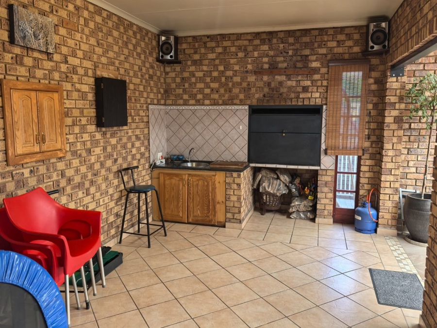 3 Bedroom Property for Sale in Eldoglen Gauteng