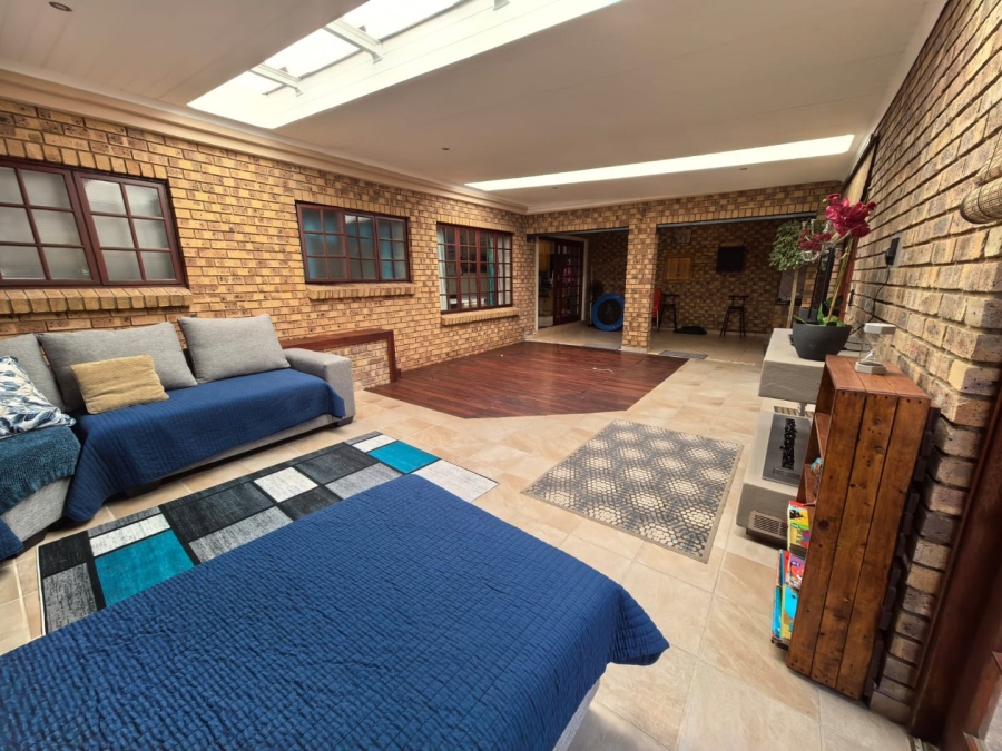 3 Bedroom Property for Sale in Eldoglen Gauteng