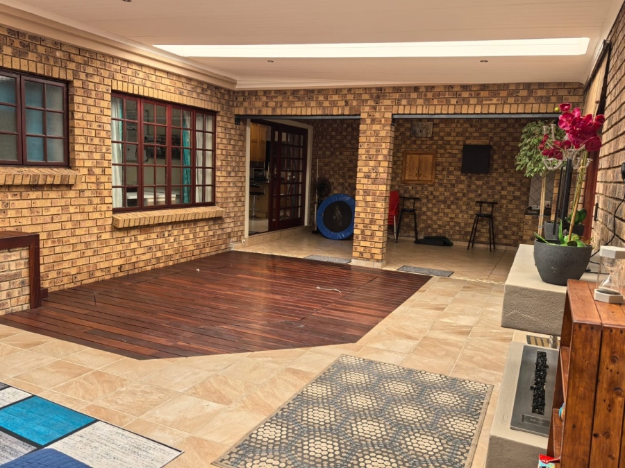 3 Bedroom Property for Sale in Eldoglen Gauteng