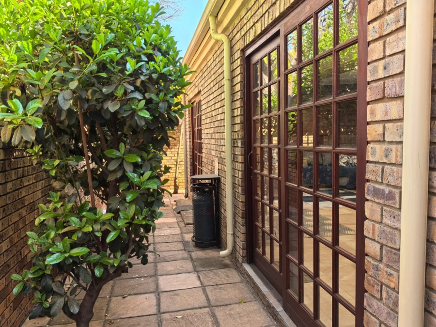 3 Bedroom Property for Sale in Eldoglen Gauteng