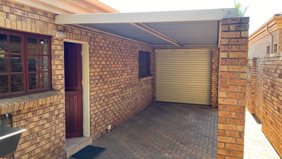 3 Bedroom Property for Sale in Eldoglen Gauteng