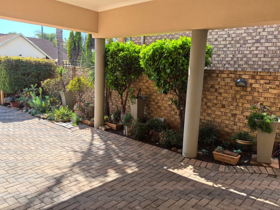 3 Bedroom Property for Sale in Eldoglen Gauteng