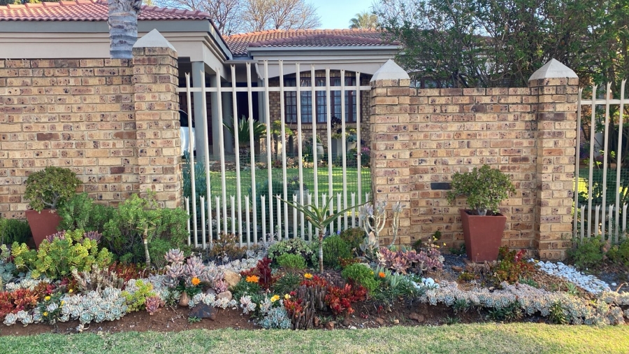 3 Bedroom Property for Sale in Eldoglen Gauteng