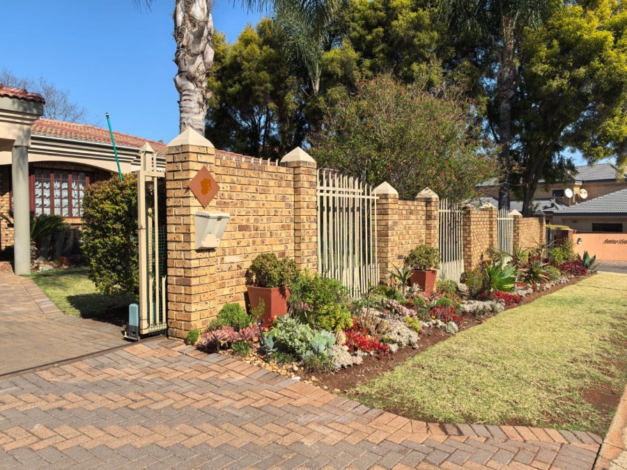 3 Bedroom Property for Sale in Eldoglen Gauteng