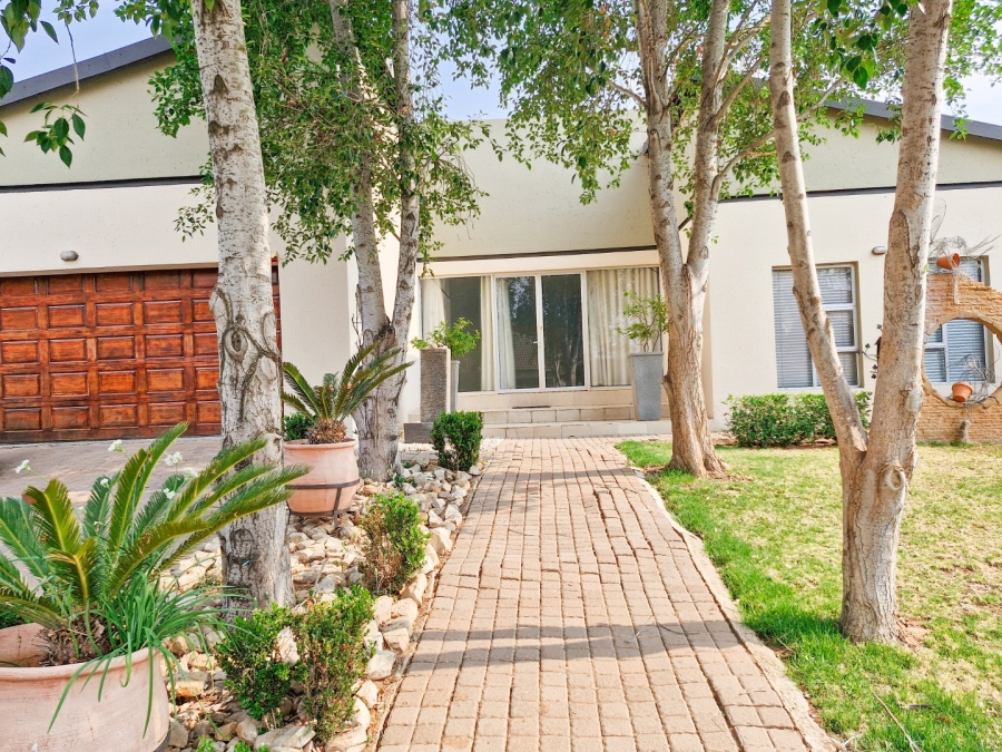 4 Bedroom Property for Sale in Willow Acres Ext 10 Gauteng