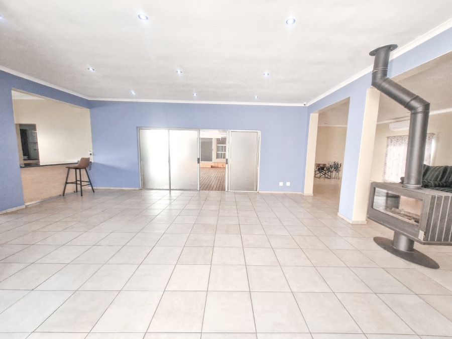 4 Bedroom Property for Sale in Willow Acres Ext 10 Gauteng