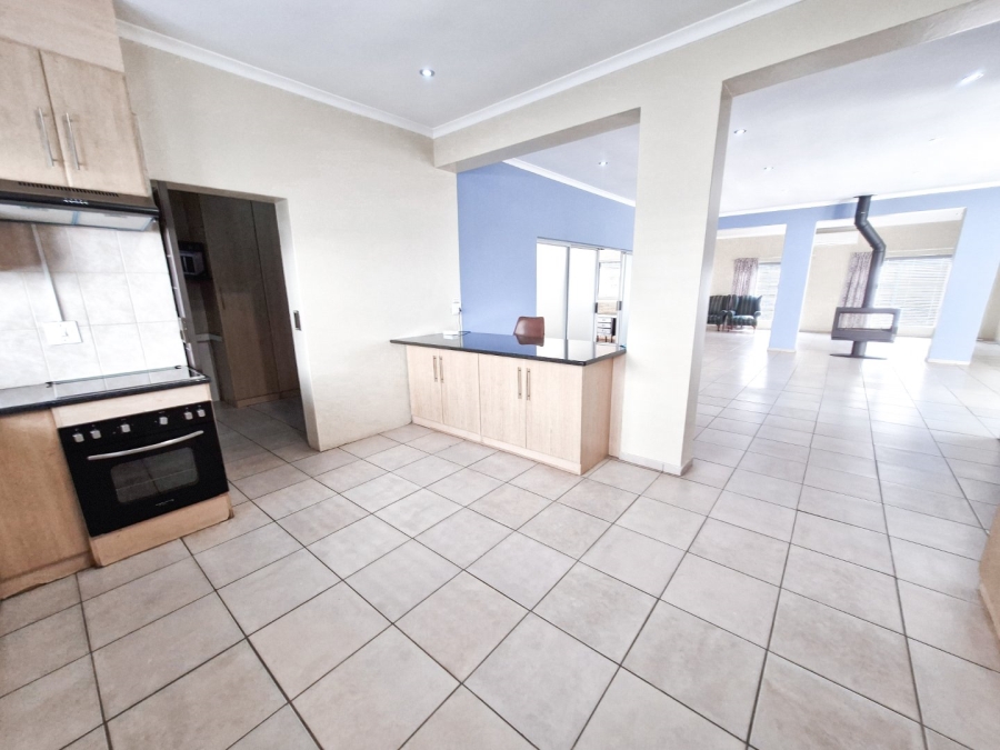 4 Bedroom Property for Sale in Willow Acres Ext 10 Gauteng