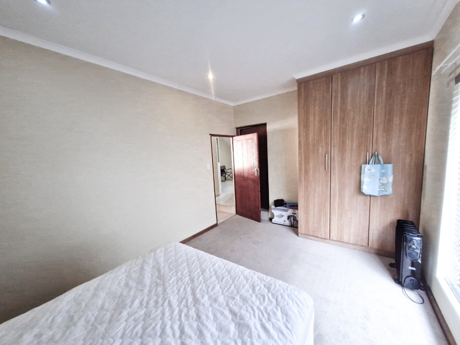 4 Bedroom Property for Sale in Willow Acres Ext 10 Gauteng