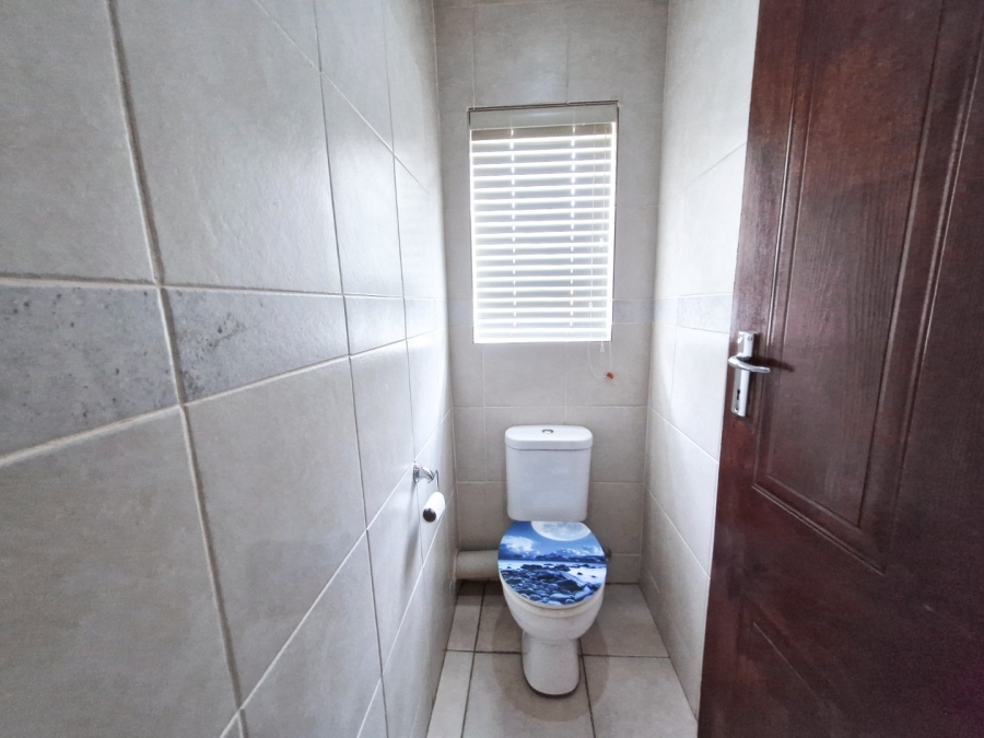 4 Bedroom Property for Sale in Willow Acres Ext 10 Gauteng