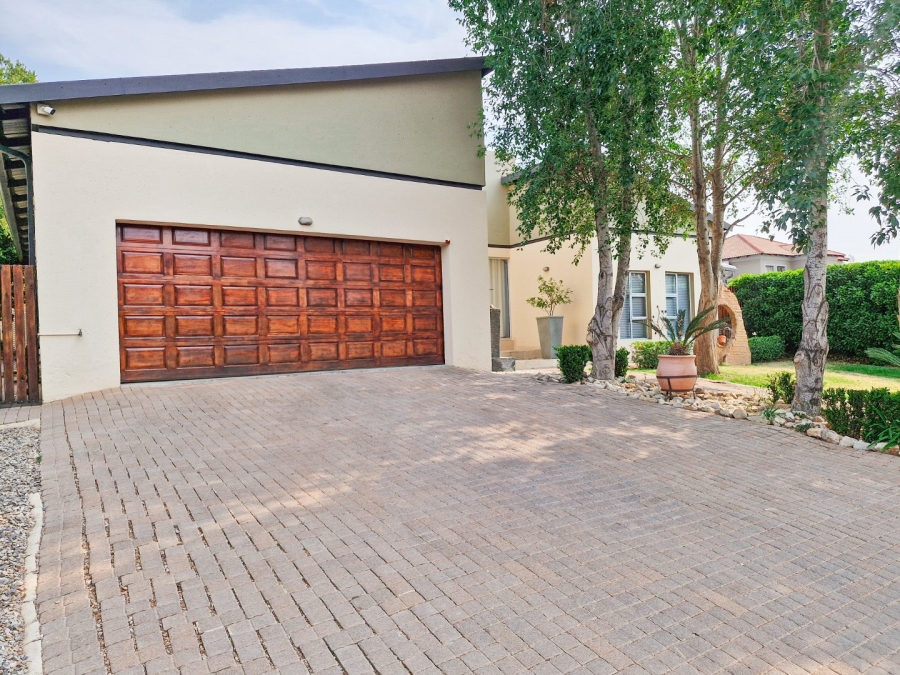 4 Bedroom Property for Sale in Willow Acres Ext 10 Gauteng