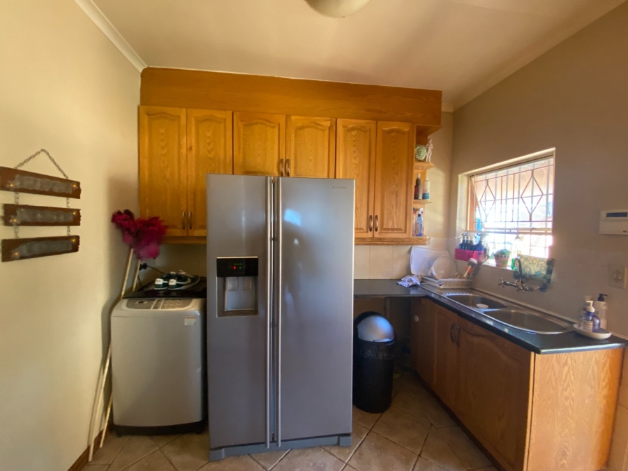 To Let 3 Bedroom Property for Rent in Glenvista Gauteng